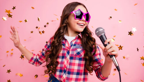 Jak rozwijać talent wokalny naszych pociech